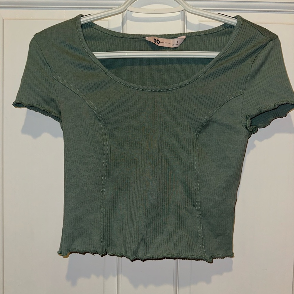 Green short sleeve shirt